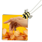 Collier en forme d’abeille