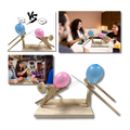 Jeu d'escrime avec ballons en bambou